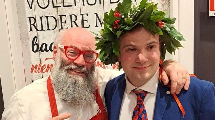 L’autismo non è un limite: Simone Frigerio, ex cameriere di PizzAut, si è laureato in Economia