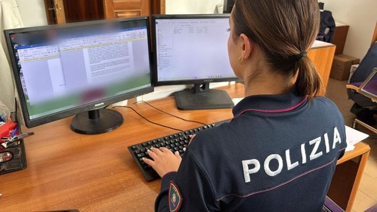 Minorenne adescata online: sei indagati, sequestrati i pc