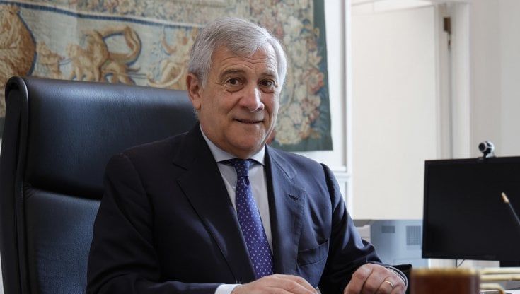 Tajani: “Armi e sanzioni, l’Italia resta al fianco di Kiev. Ma per ora no a nuovi decreti”