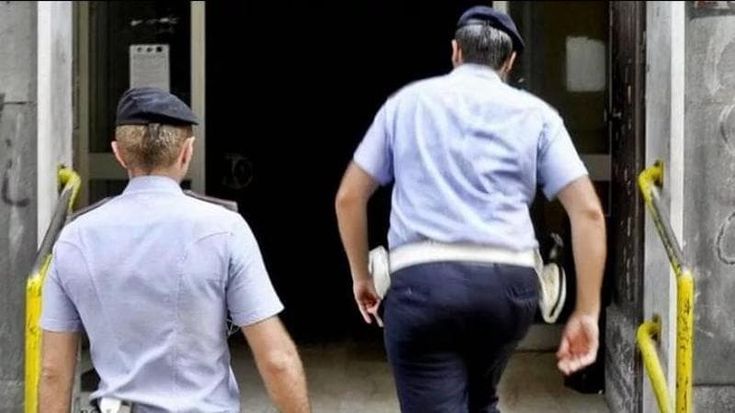 In fila a Napoli per l’assegno d’inclusione, picchia un impiegato comunale: “Boom richieste, siamo in pochi”