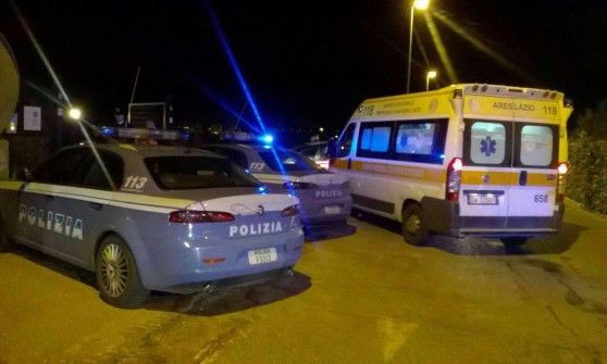 Veglia per tutta la notte la madre morta