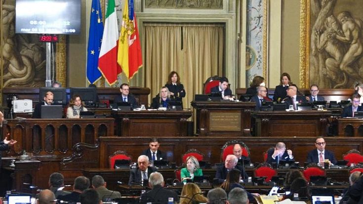 Doppia impugnativa del Consiglio dei ministri: bocciate disposizioni su conti e province
