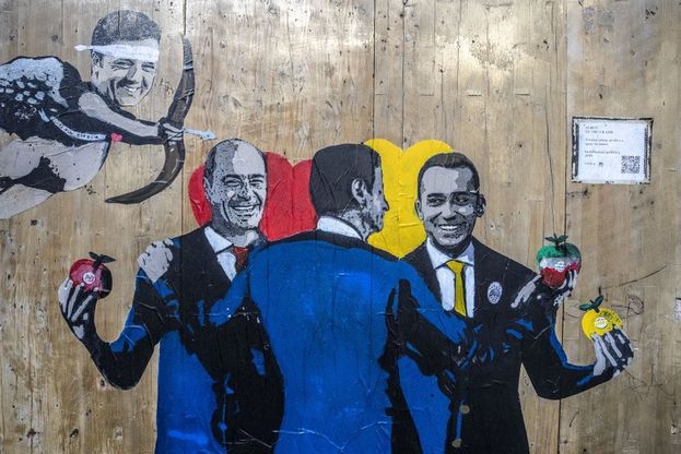 Conte, Di Maio e Zingaretti come le "tre grazie". E Renzi-Cupido scocca la freccia