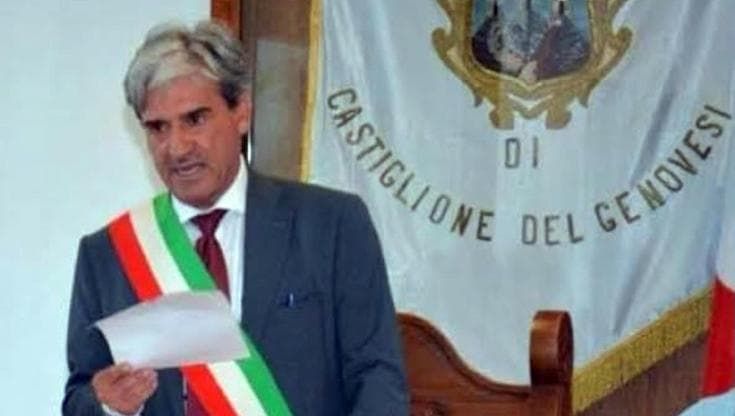 Sindaco aggredito, stazionarie le condizioni di Carmine Siano. Si indaga sulla sua attività politica