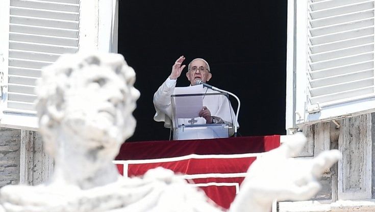 Canzoni e coscienza di classe. L’anticlericale Fellini e il Papa
