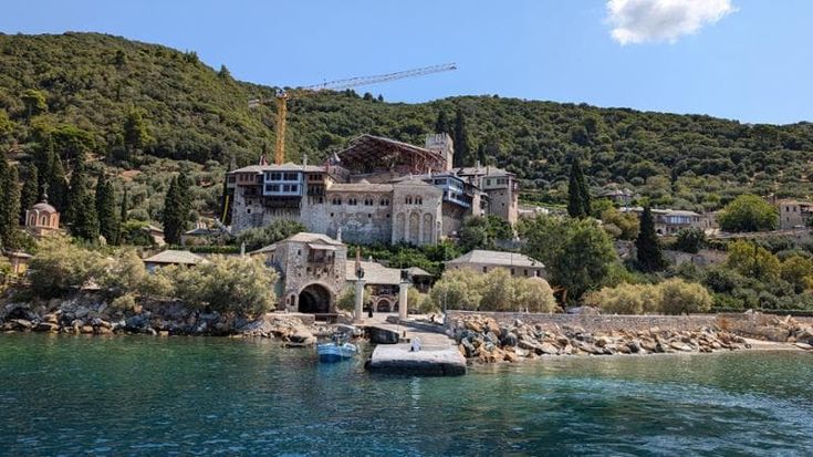 Niente donne e regole severissime. Il Monte Athos è un Paese per giovani: ma solo se conservatori