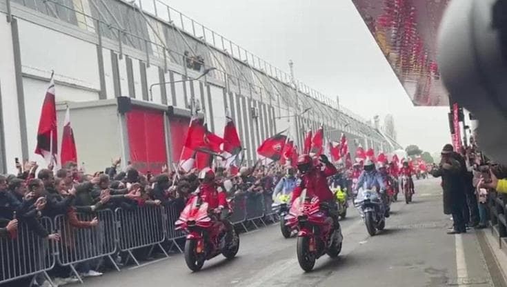 Ducati in vendita, da piccola fabbrica di radio a mito mondiale delle moto: “Vale 1,25 miliardi”