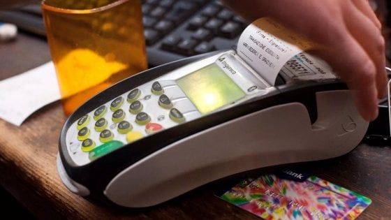 Decreto agosto, sparisce il bonus consumi. Torna il cashback, ma i rimborsi arriveranno il prossimo anno