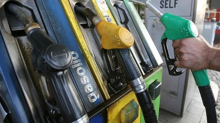 I benzinai di Confcommercio: “È concorrenza sleale. Valutiamo azioni comuni anche all’Antitrust”