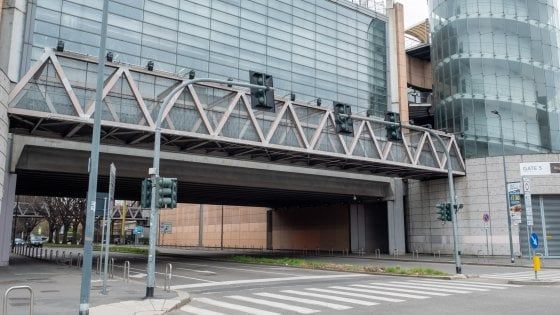 Coronavirus, corsie in Fiera a Milano: sei giorni di tempo per realizzare un ospedale modello Wuhan