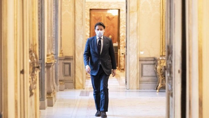 Il dilemma del governo: insistere per lockdown locali? Dubbi sul coprifuoco, ma i governatori premono