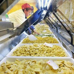 In via San Secondo la tradizione della pasta ripiena dall'Emilia