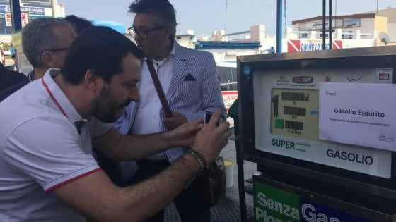 Lampedusa: Salvini: "Prezzo carburanti troppo alto", la ditta: "Ci hanno impedito di venderla"