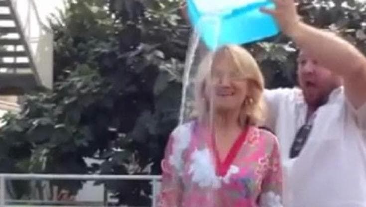Sla, Littizzetto dona cento euro. Attacchi Twitter: "S'è sprecata"