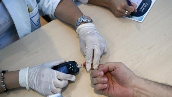 Diabete, a Bari screening gratuiti in 200 farmacie: "Test per scoprire il rischio nei prossimi 10 anni"