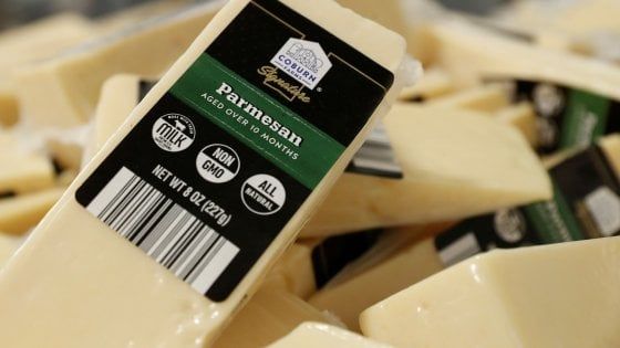 Dazi, la battaglia del Parmesan: tutti contro i produttori di latte e formaggi Usa