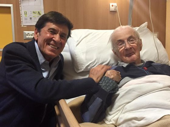 Morandi in ospedale per abbracciare il suo "maestro": "Mi ha insegnato a stare sul palcoscenico"