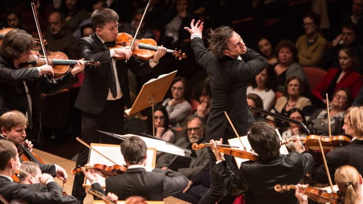 Currentzis, la rockstar ribelle del podio a Parma e a Rimini con Verdi, Sostakovic e la sua MusicAeterna