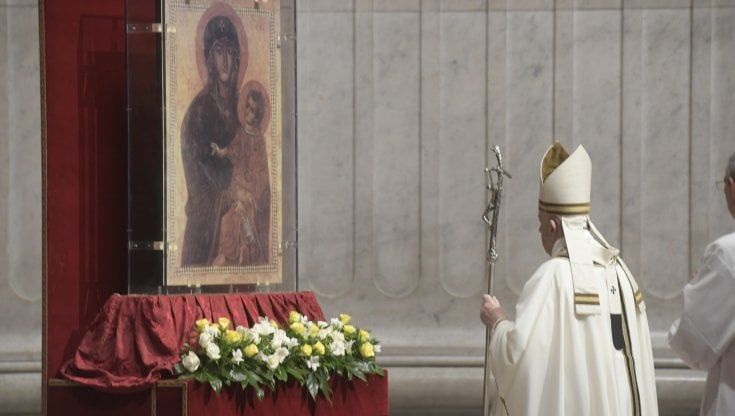 Vaticano, il Papa taglia. Ridotti gli stipendi a vescovi e cardinali