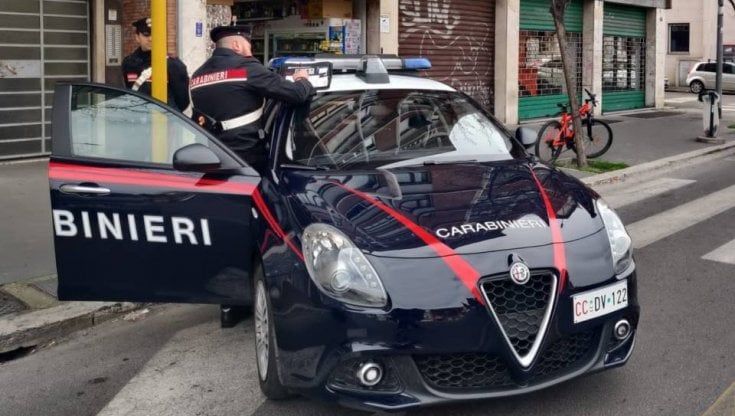 Torre Canne, assalto armato a un furgone rosticceria: feriti un cliente, il titolare e la madre. La donna è in gravi condizioni