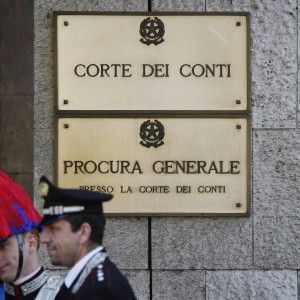 La Corte dei Conti chiama in causa la Consulta: "Ci dica come contabilizzare i fondi sblocca crediti". E sulle finanze della Regione: "Situazione fortemente precaria"
