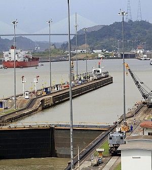 Panama, a rischio ampliamento del canale. Il presidente: "Italia e Spagna responsabili per aumento costi"