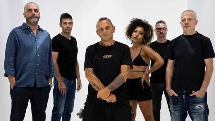 Sul palco dei 99 Posse, una macchina ben oliata di groove e movimento