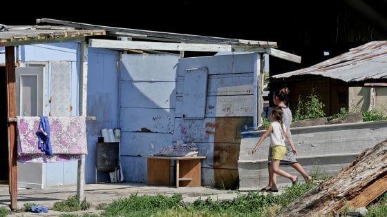 Chiudere i campi rom, ma per solidarietà