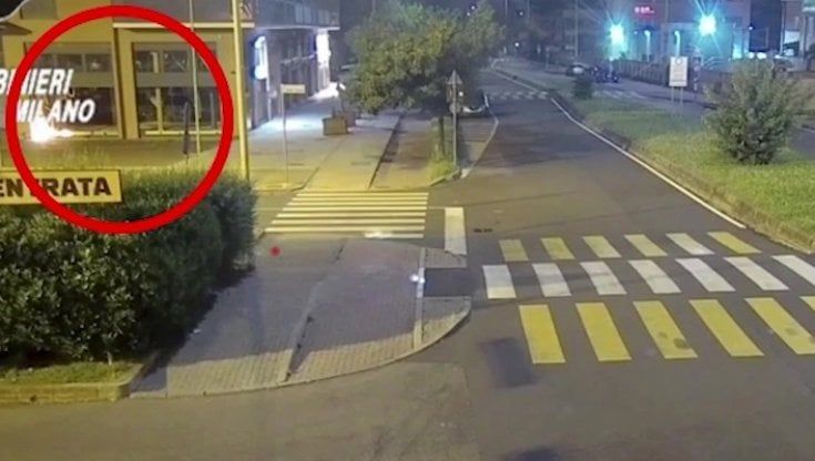 Due incendi dolosi nello stesso condominio di Buccinasco: arrestato il dentista del palazzo e la sua amante