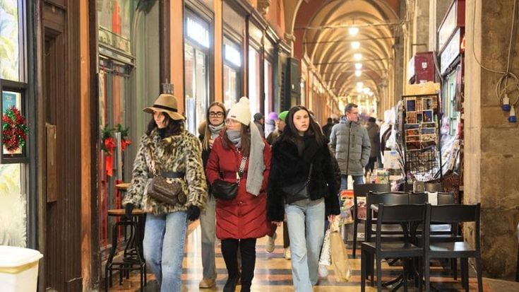 Ricca via Emilia: dopo Milano sono qui gli stipendi più pesanti d’Italia