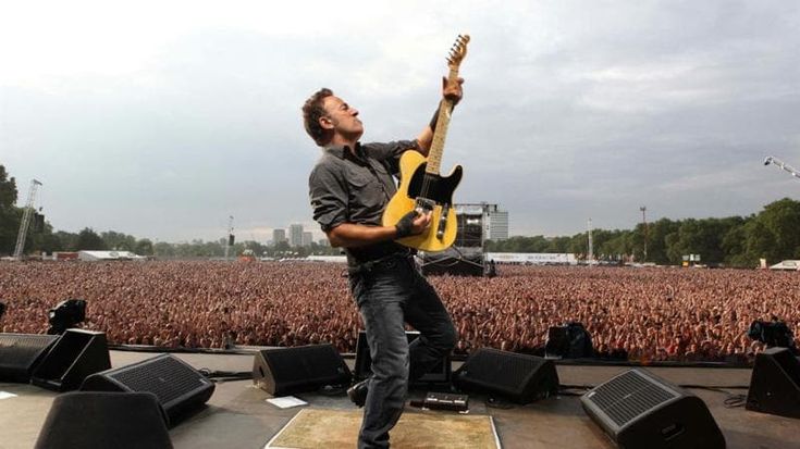 Bruce Springsteen, un negozio di mobili d’epoca e le ferite degli Stati Uniti