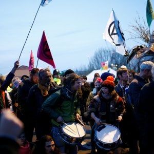 Londra, i ribelli dell'ambiente paralizzano la città