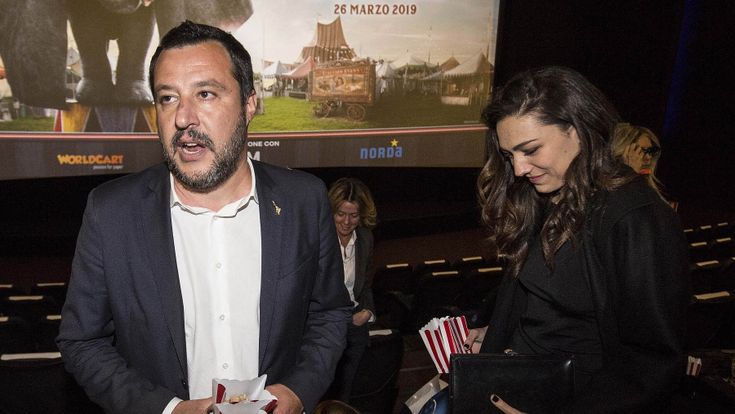 Fidanzate in prima fila: è la politica degli affetti