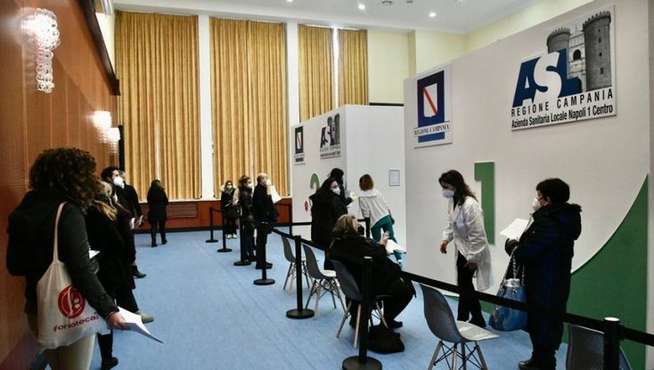 Napoli, riparte la somministrazione del vaccino AstraZeneca