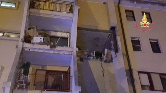 Esplosione in una casa a Crotone, 2 morti, ferite 3 bimbe: una è in gravi condizioni
