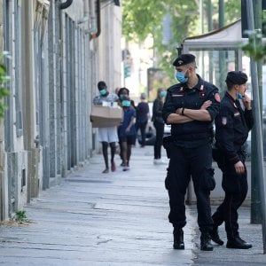 Rimini, una sambuca dal vicino, poi finisce in ospedale in pericolo di vita