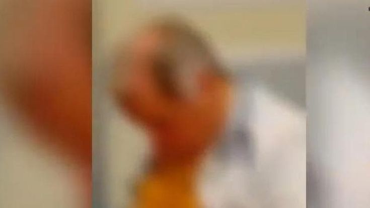 Medico dorme alla scrivania mentre paziente attende visita: il video al pronto soccorso di Cerignola