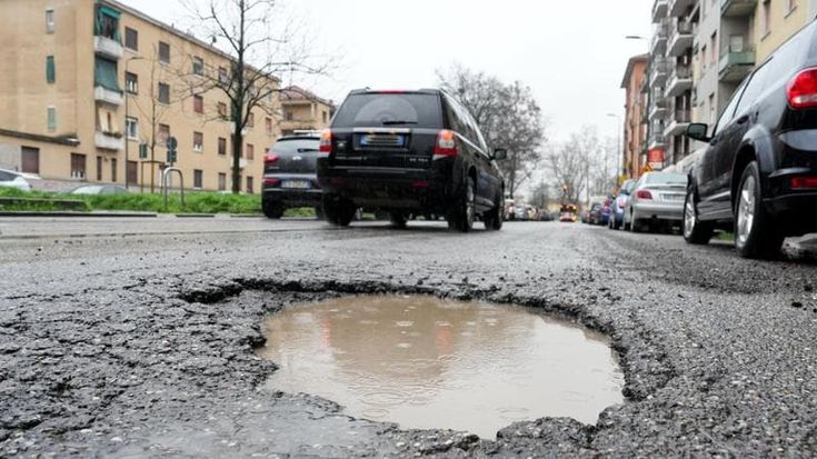 L’esperto del Politecnico Crispino: “Contro le buche non basta rattoppare l’asfalto, la strada va rifatta in profondità”