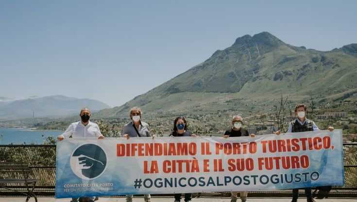 Termini Imerese, la protesta sul nuovo porto: la manifestazione di comitati e attivisti