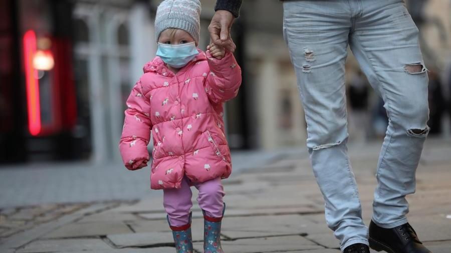 La Preoccupazione Dei Genitori Dei Bimbi Delle Elementari Di Fenis Portare Sempre La Mascherina Stressa Troppo I Piccoli La Stampa