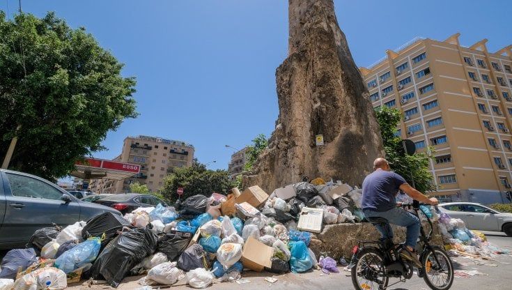 Tasse e rifiuti: chi scommette sul diluvio nella Palermo in agonia