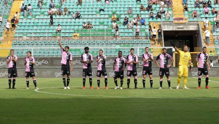 Covid-19, positivi due giocatori del Palermo: allarme per la trasferta di Bari