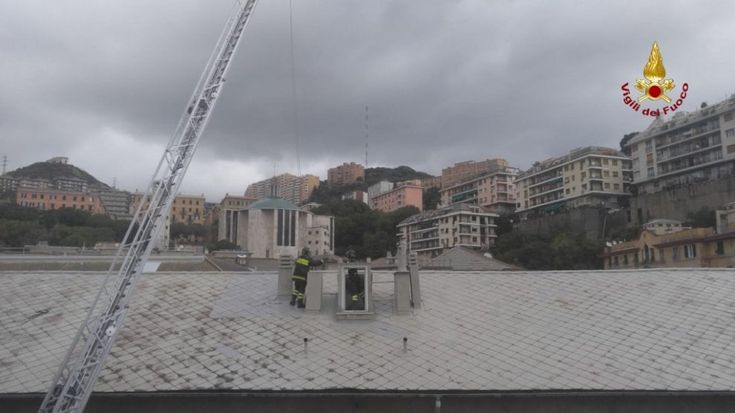 Burrasca su Genova, tetti scoperchiati e alberi abbattuti. Tromba d'aria su San Teodoro e Molassana