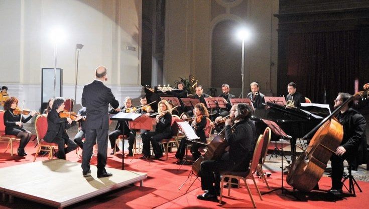 Napoli, concerto Voci e musica per aiutare l’Ucraina: l’Ensemble Discantus alla Pietrasanta