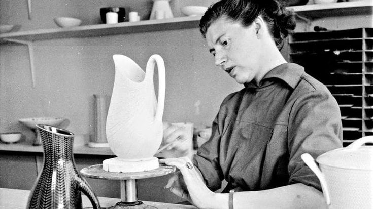 La mostra che racconta la rivoluzione in tavola: teiere e piatti progettati dalle designer nordiche