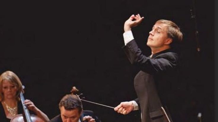 Petrenko nel cosmo di Mahler senza vertigini