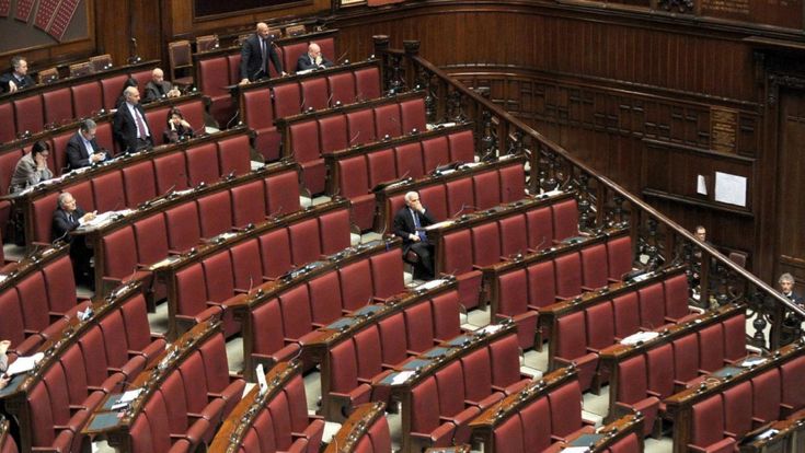 Il Parlamento chiude per 18 giorni, ma tutti avevano giurato: "Quest'anno niente ferie" 