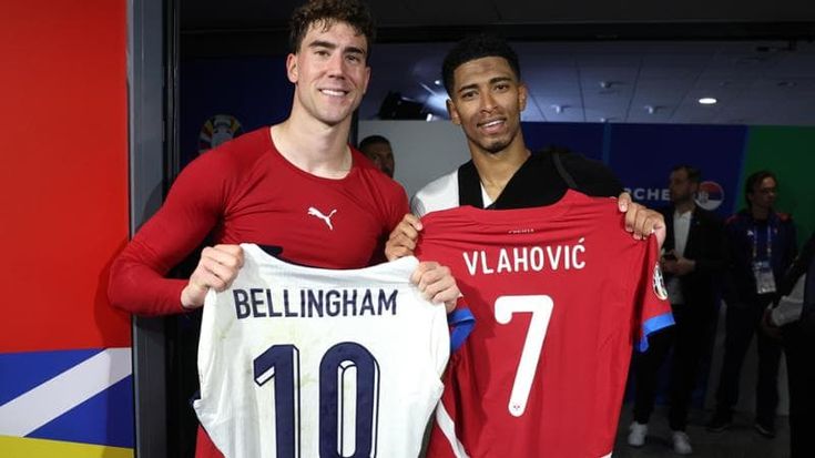 Gaffe di Vlahovic: mette un like al post di Bellingham dopo la vittoria del Real sulla Juventus