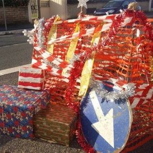 Roma, il tombino recintato da sei mesi diventa una pagina Facebook: "Mi chiamo Pino"