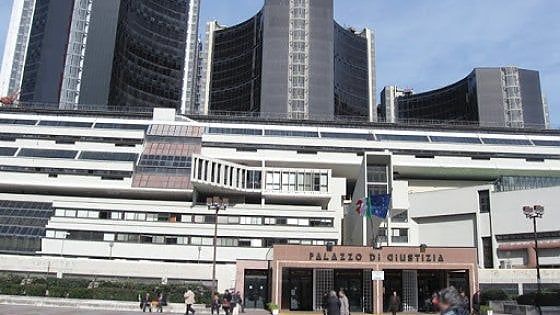 Carceri, parenti detenuti tentano di entrare nel Tribunale di Napoli